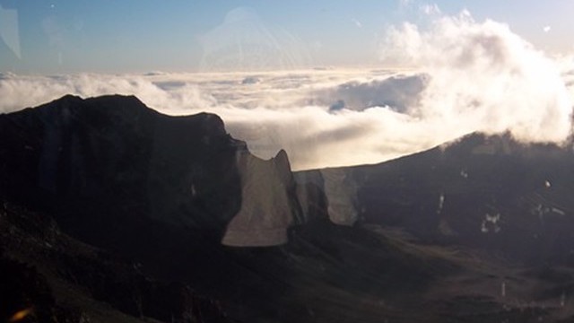 haleakal,_or_the_east_maui_volcano_summit_building_6