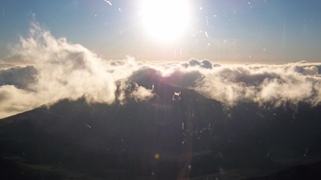 haleakal,_or_the_east_maui_volcano_sunrise