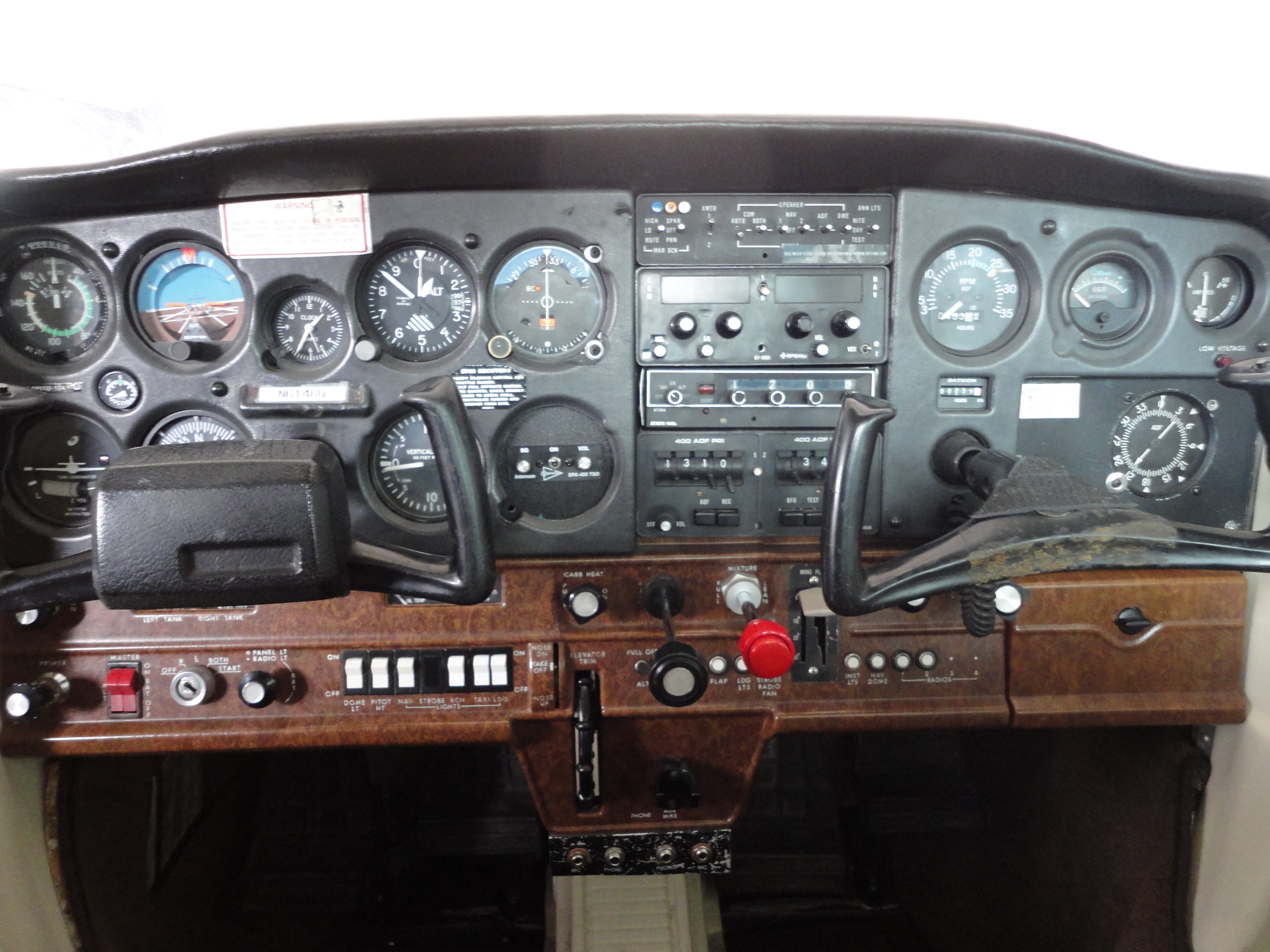 Cockpit of Cessan 150